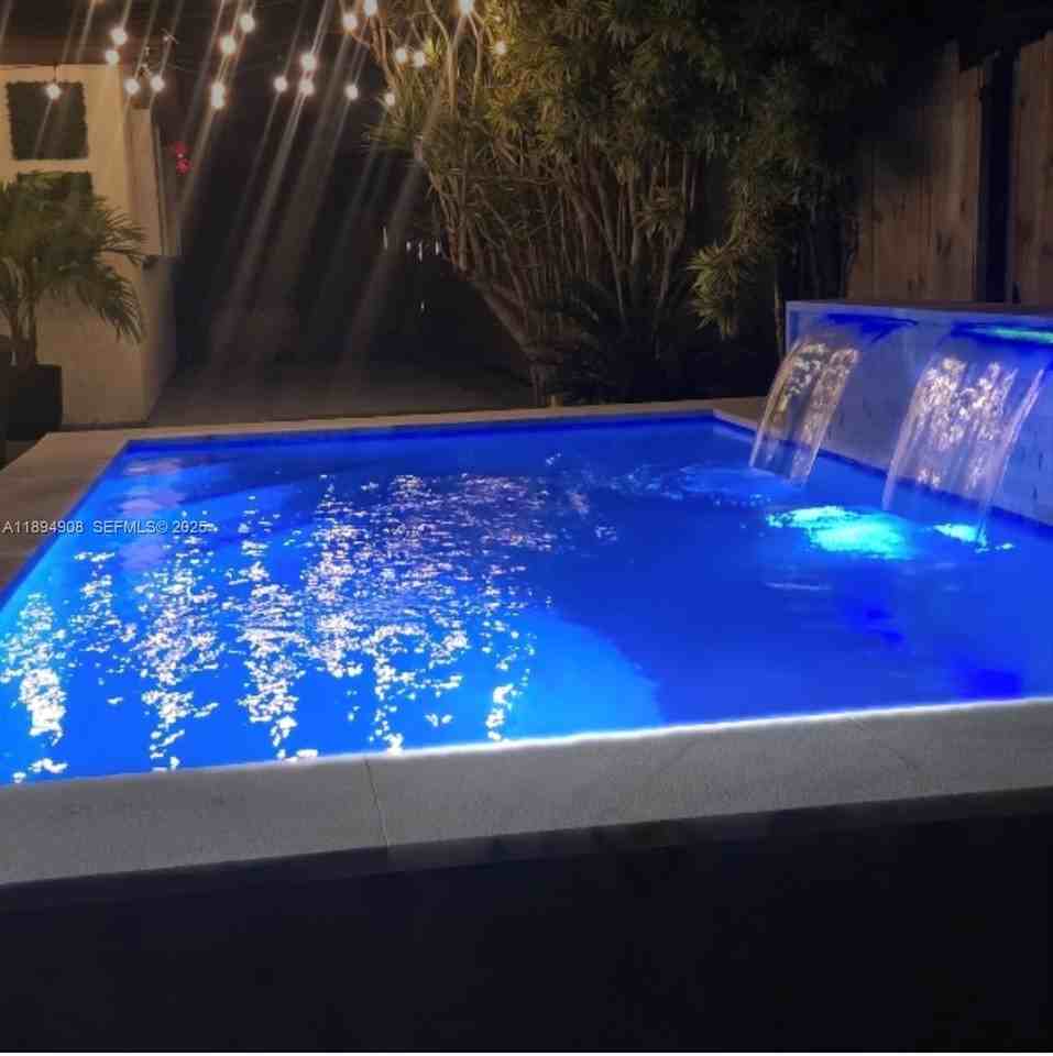 4531 Sw 42nd Ter - Photo 3 of 8