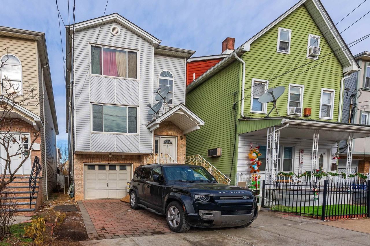 53 S 2nd St #1 - Photo 3 of 16