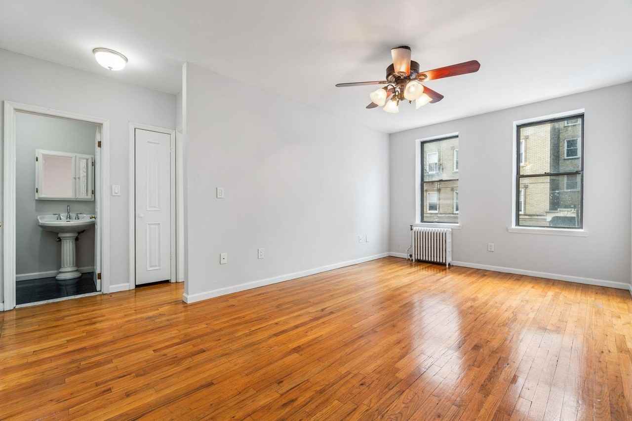 883 Boulevard E #1K - Photo 2 of 18