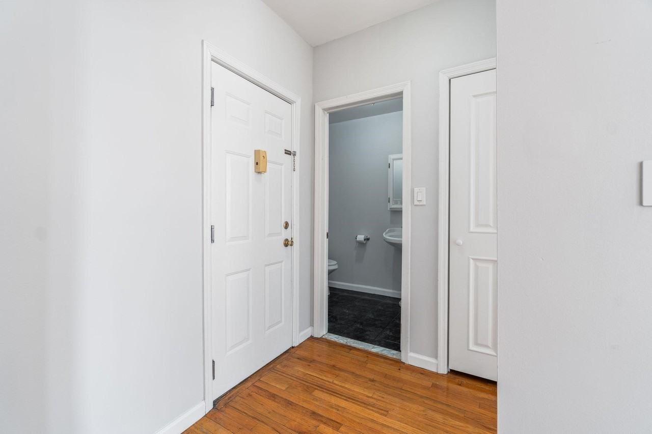 883 Boulevard E #1K - Photo 3 of 18