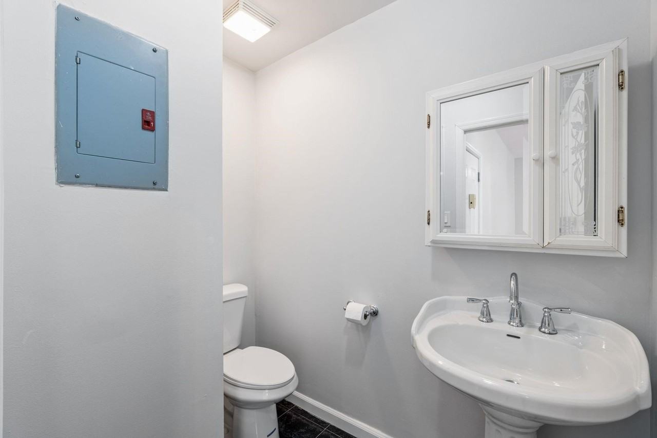 883 Boulevard E #1K - Photo 4 of 18