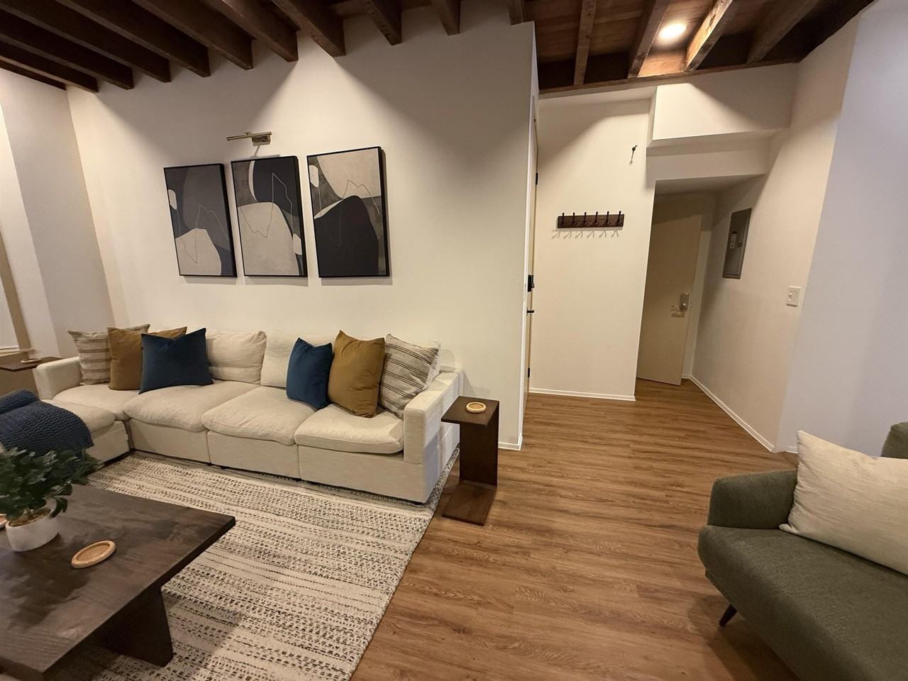 414 41st St #1 - Photo 3 of 19