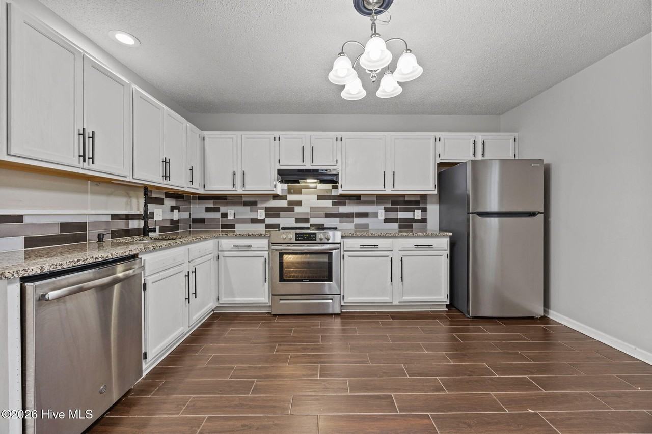 336 Bracken Pl - Photo 6 of 16