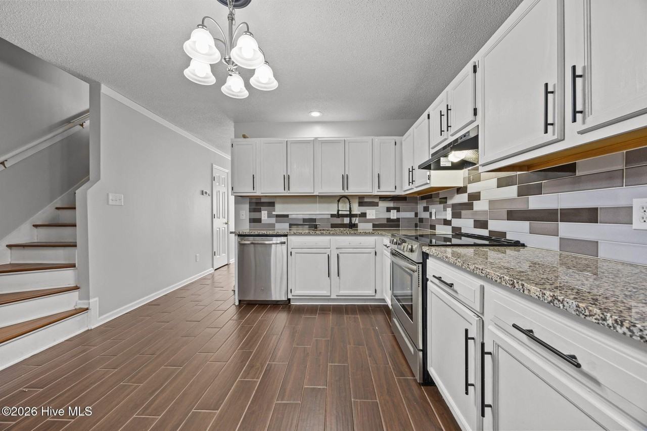 336 Bracken Pl - Photo 7 of 16