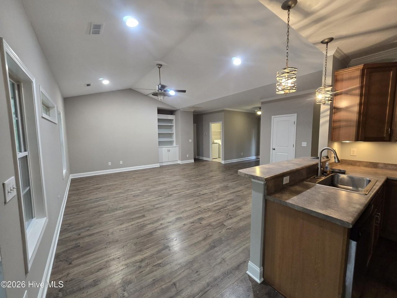 105 Dogwood Ct - Photo 6 of 41