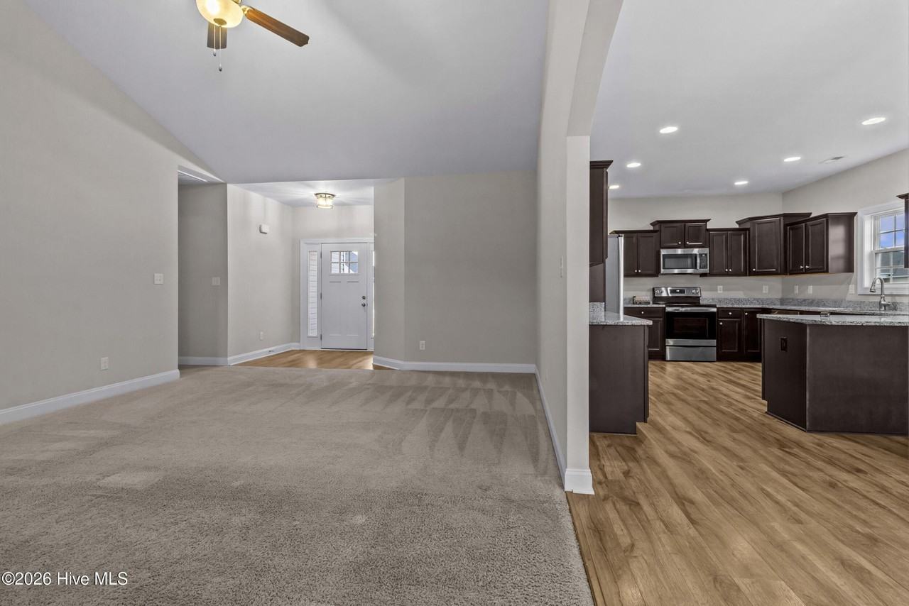 1005 Clydesdale Ct - Photo 5 of 33