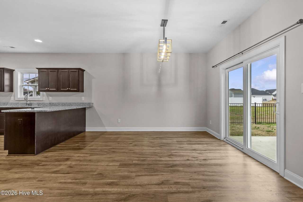 1005 Clydesdale Ct - Photo 6 of 33