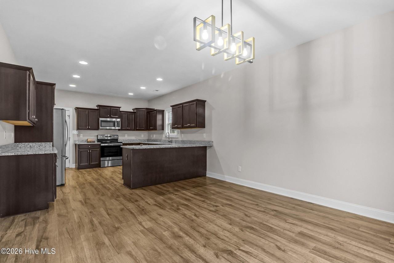 1005 Clydesdale Ct - Photo 7 of 33