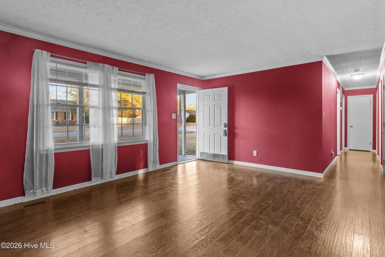 214 Manchester Rd - Photo 3 of 29