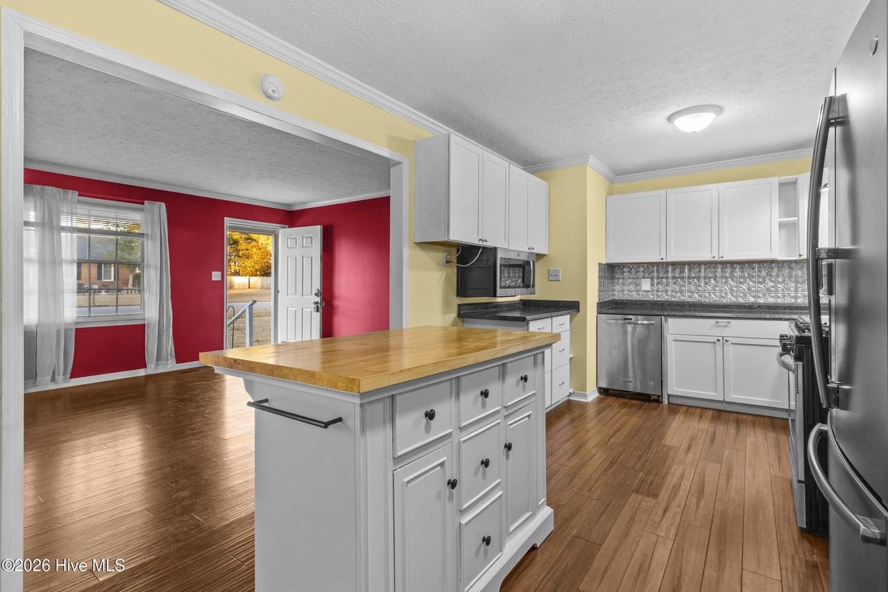 214 Manchester Rd - Photo 5 of 29