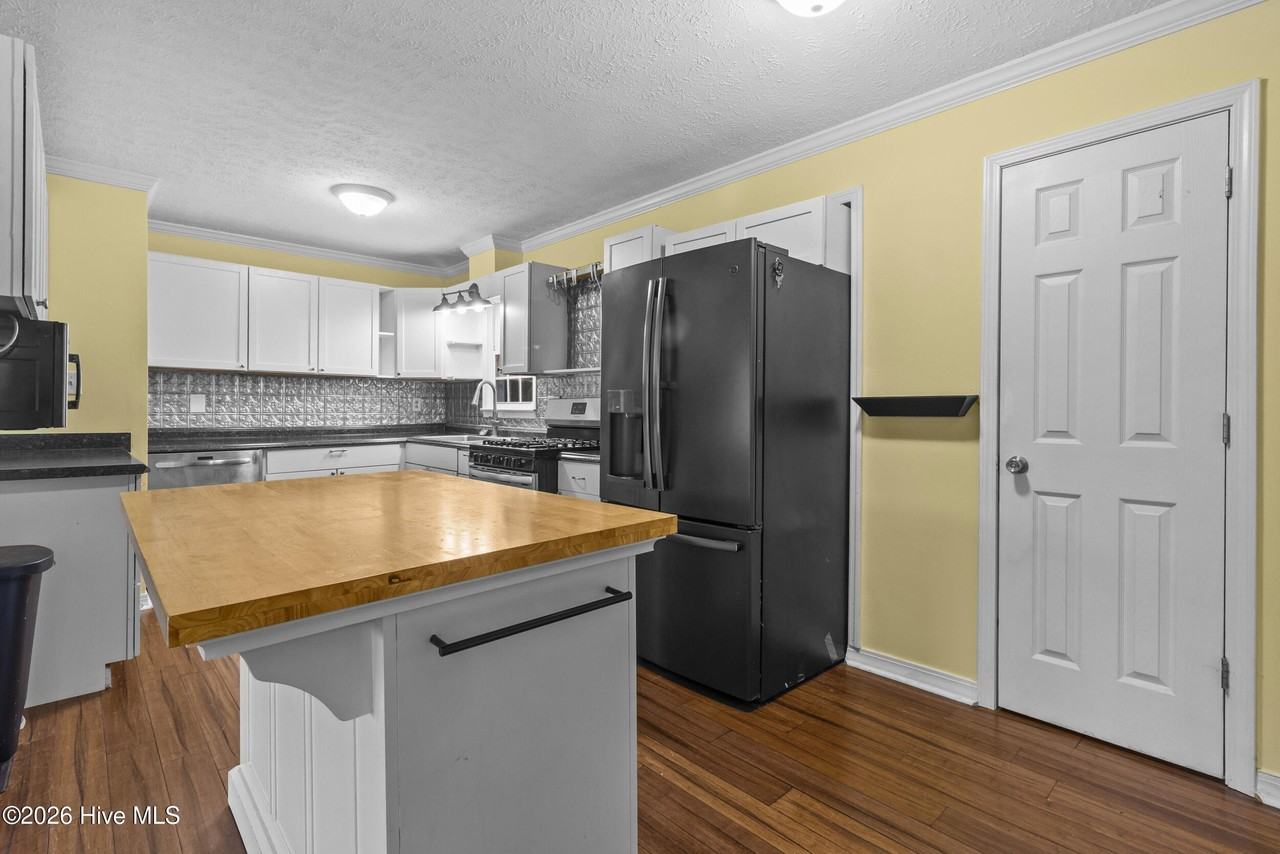 214 Manchester Rd - Photo 6 of 29