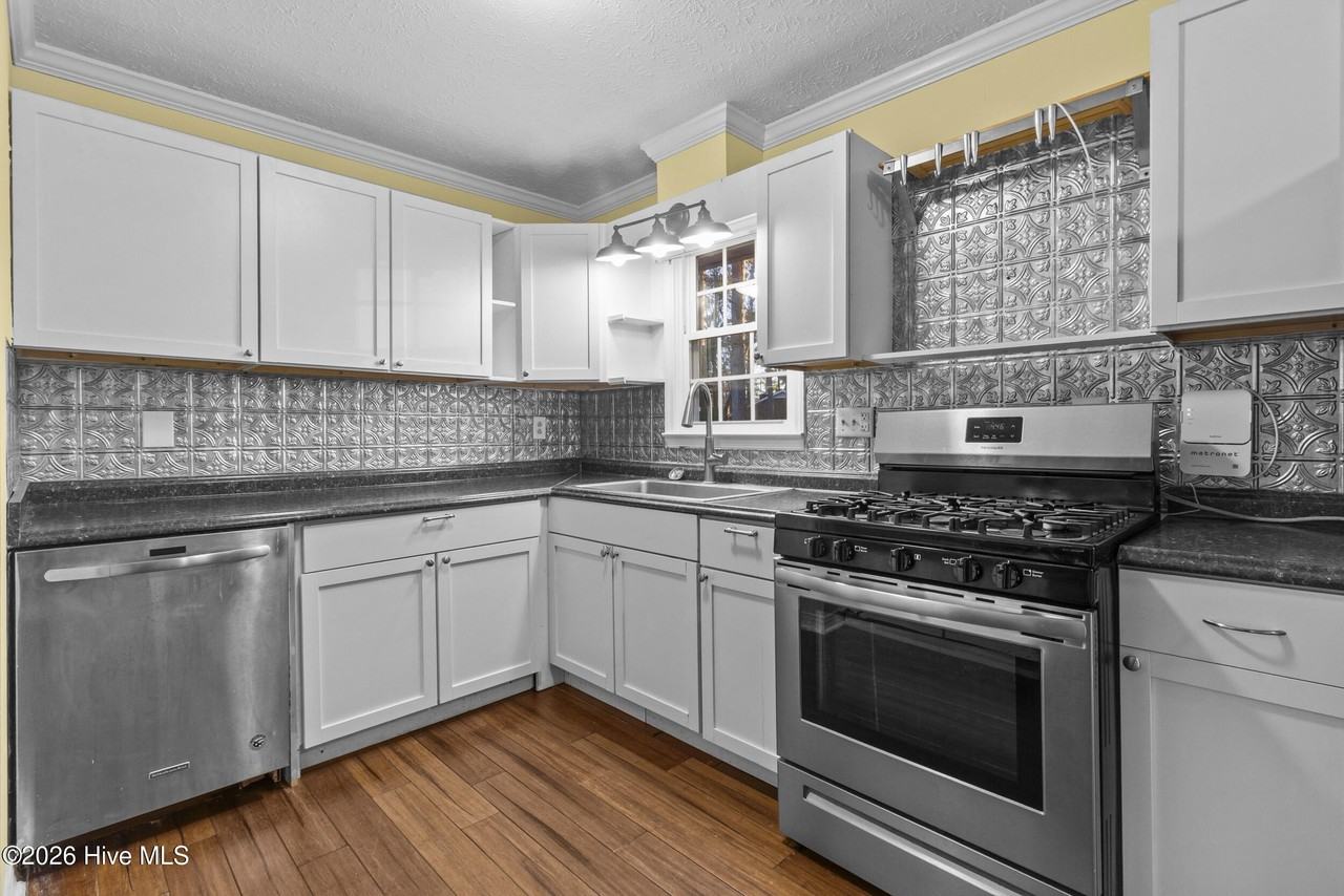 214 Manchester Rd - Photo 7 of 29