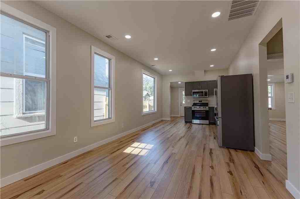 1516 S 15th St - Photo 4 of 19