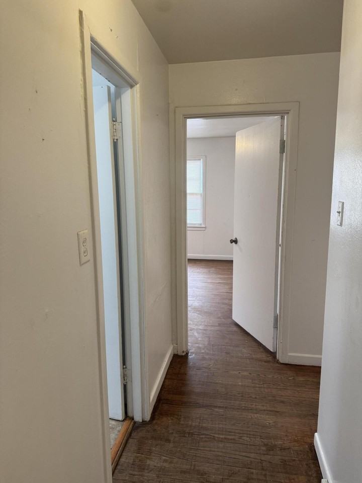 2514 43rd St - Photo 5 of 8