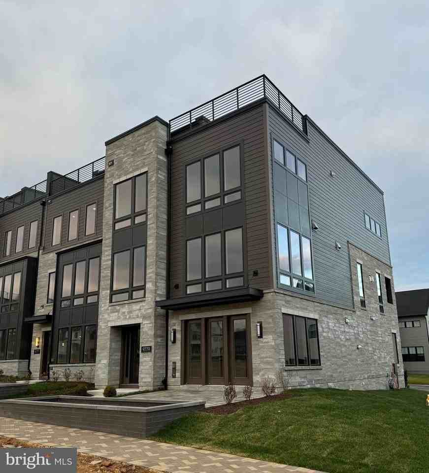 9779 Azure Aly - Photo 2 of 48