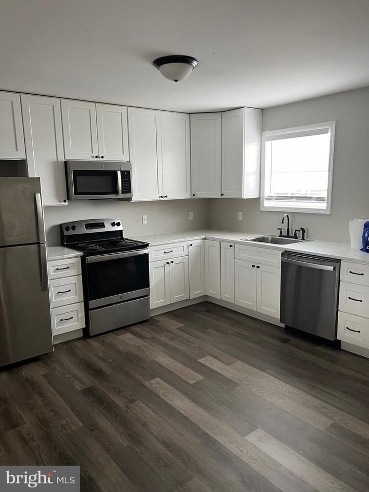 208 Sunset Dr - Photo 6 of 37