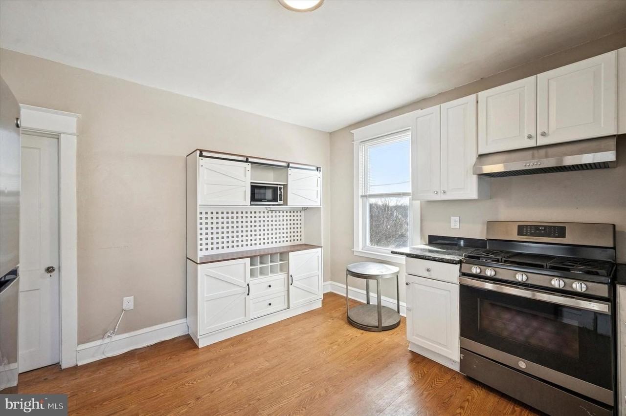 272 Burmont Rd - Photo 5 of 15