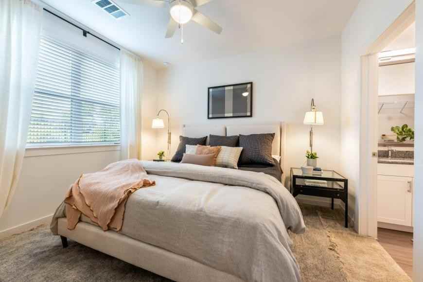 5303 Decker Ln - Photo 7 of 10