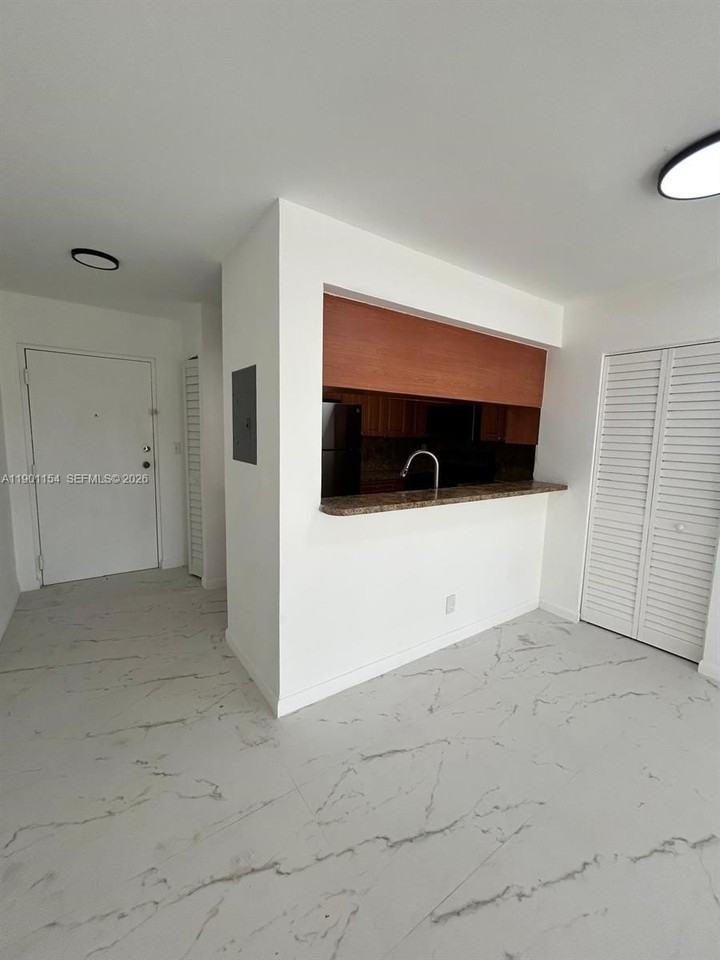 2221 S Sherman Cir #304 - Photo 6 of 25