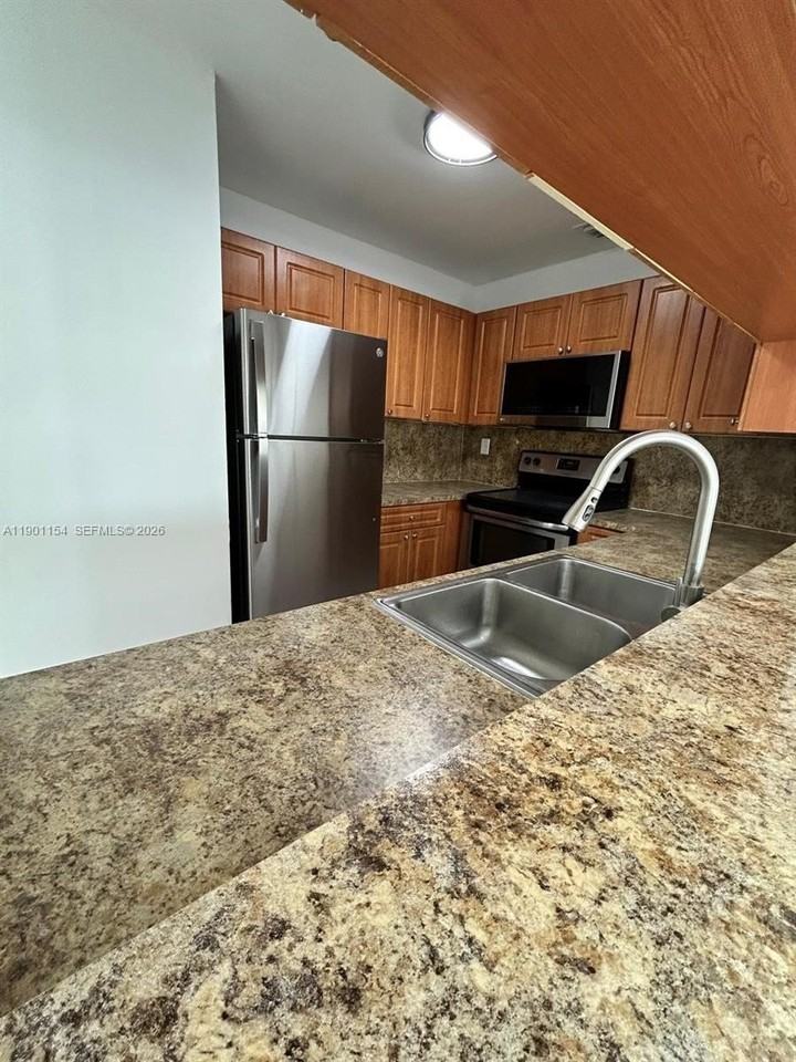 2221 S Sherman Cir #304 - Photo 7 of 25