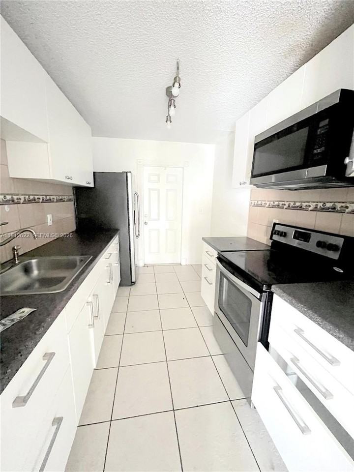 18240 Nw 41st Pl #2 - Photo 4 of 20