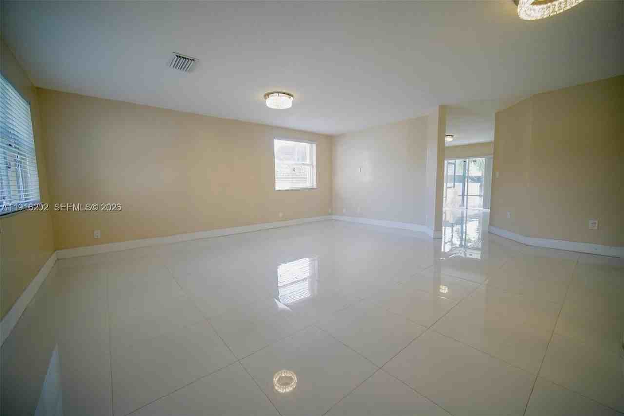 8568 Sw 211th Ter #8576 - Photo 6 of 26