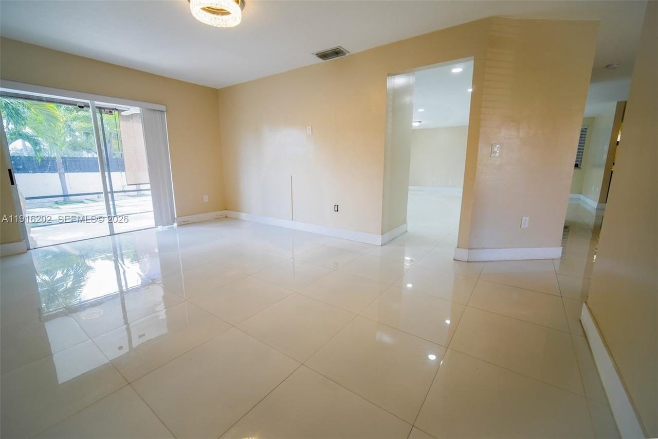 8568 Sw 211th Ter #8576 - Photo 7 of 26