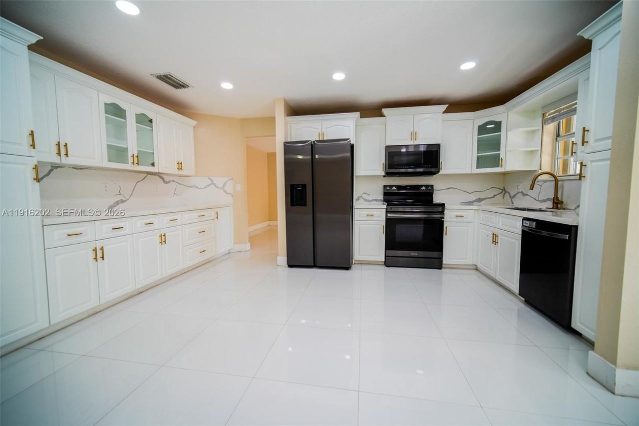 8568 Sw 211th Ter #8576 - Photo 2 of 26