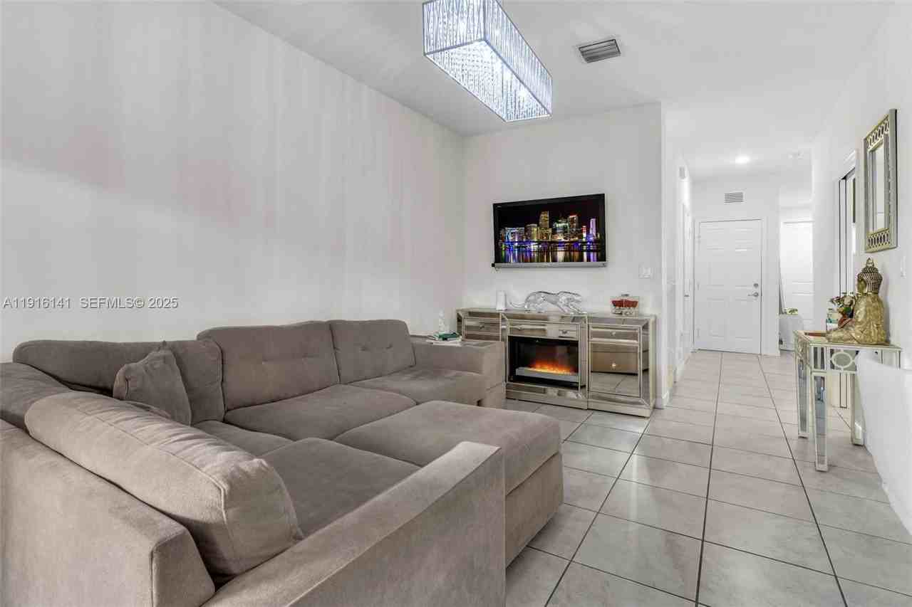 Sw 252nd Ln - Photo 5 of 8