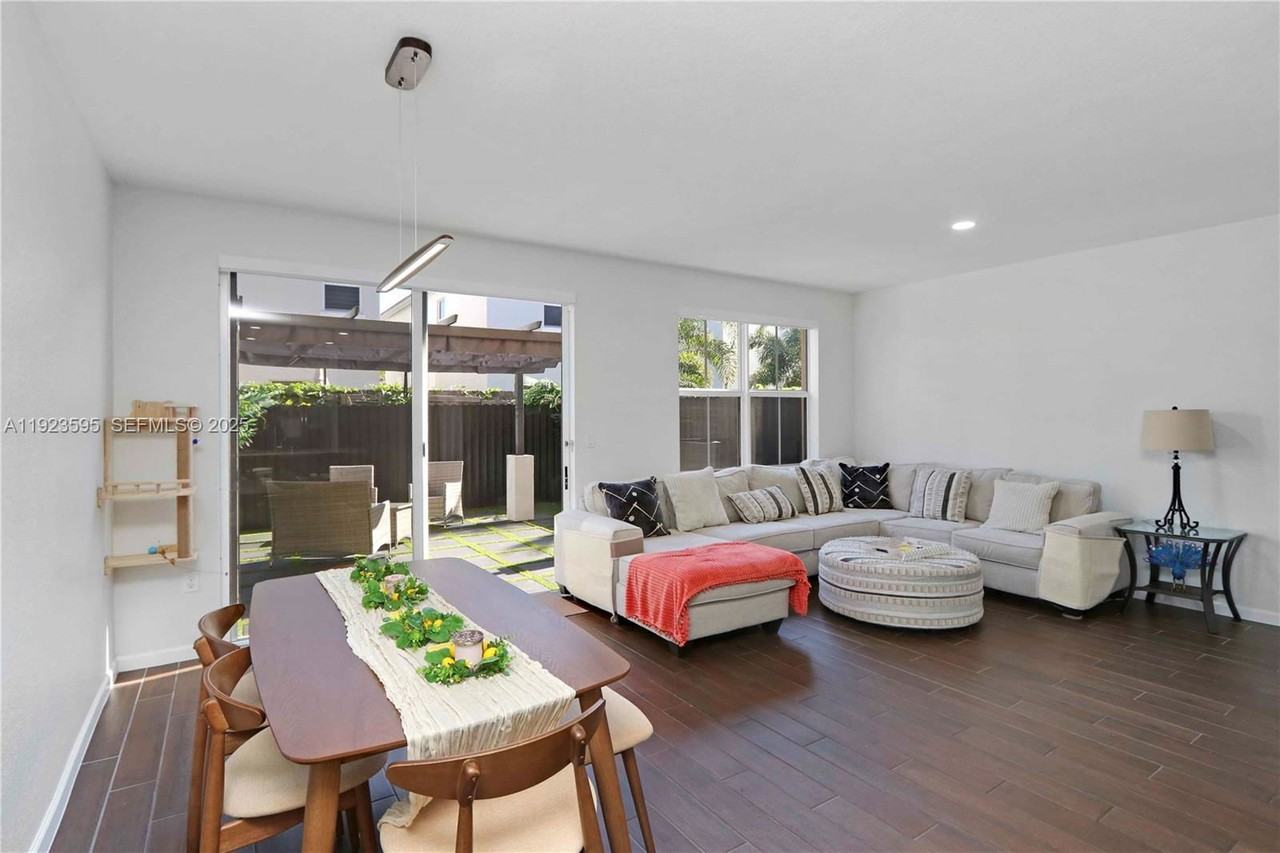 Se 26th Ave - Photo 5 of 8