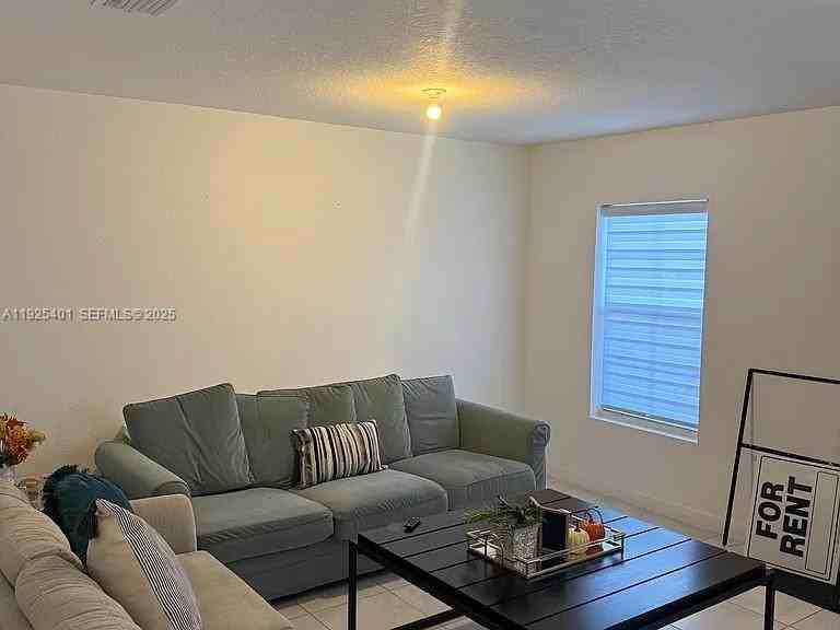 Ne 4th Ln - Photo 5 of 8