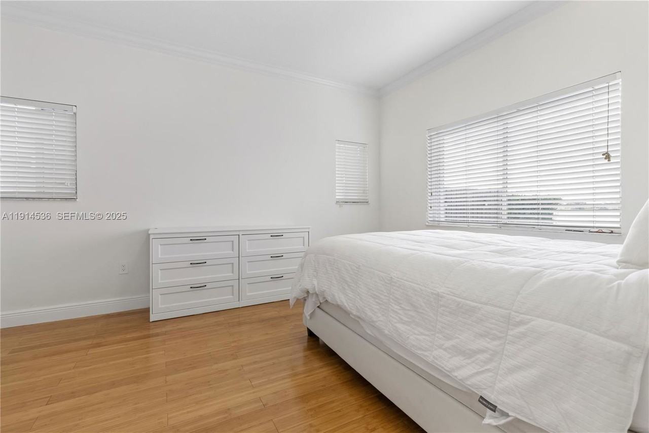 Sw 136th Ter - Photo 3 of 8