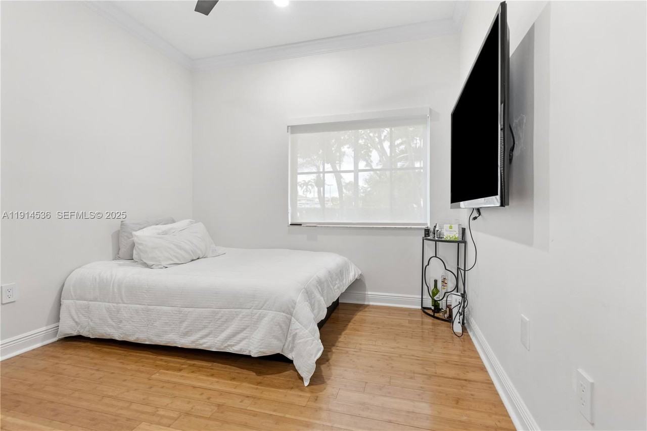 Sw 136th Ter - Photo 4 of 8