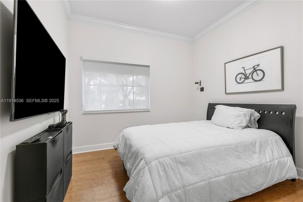 Sw 136th Ter - Photo 5 of 8