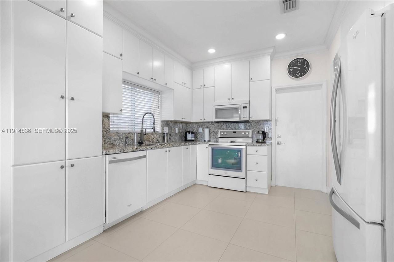 Sw 136th Ter - Photo 7 of 8