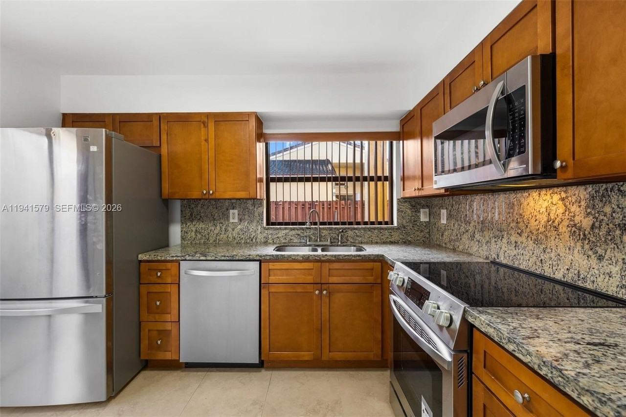 449 Sw 88th Pl - Photo 4 of 38