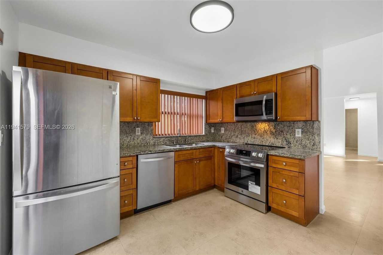 449 Sw 88th Pl - Photo 5 of 38