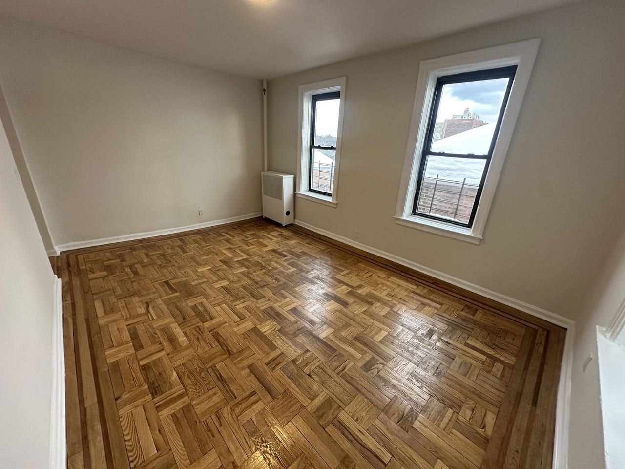 2978 E 196th St - Photo 3 of 8