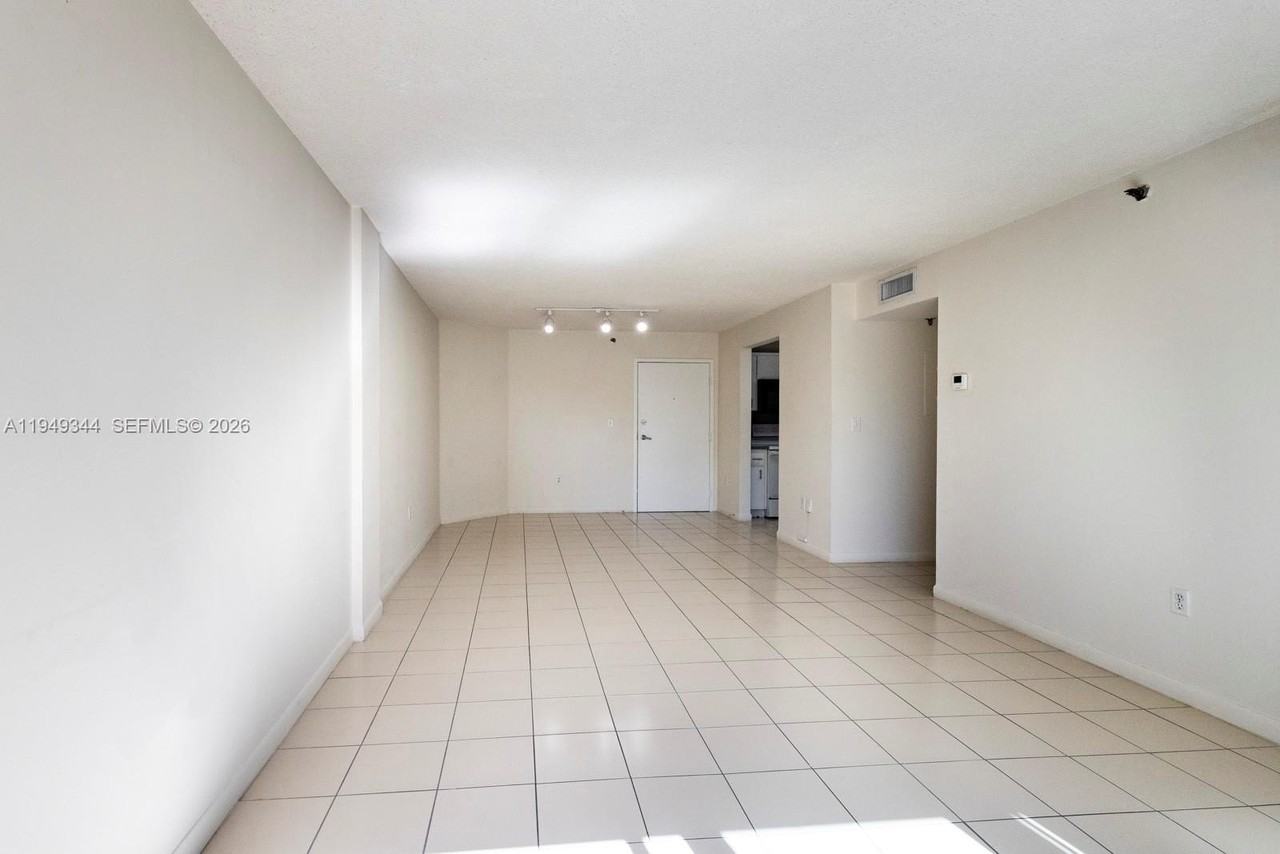 2660 Sw 37th Ave #314 - Photo 4 of 12