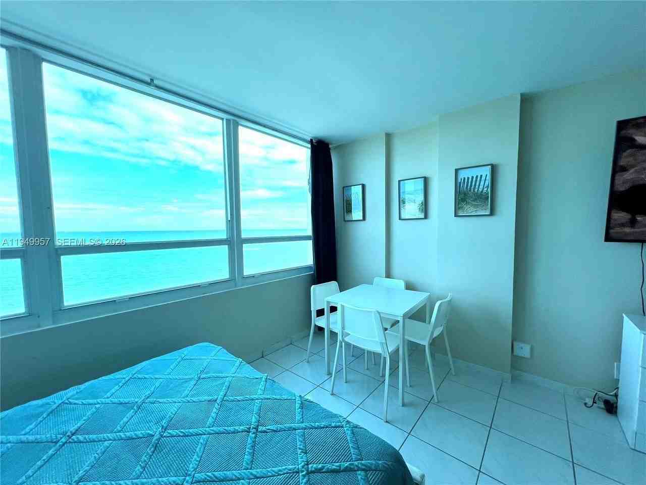 5445 Collins Ave #1425 - Photo 6 of 31