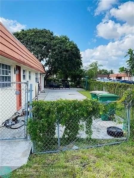 7387 Nw 76th St #1-2 - Photo 4 of 14