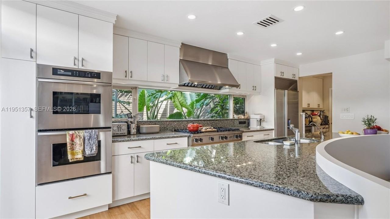 4805 Cherokee Ave - Photo 4 of 39