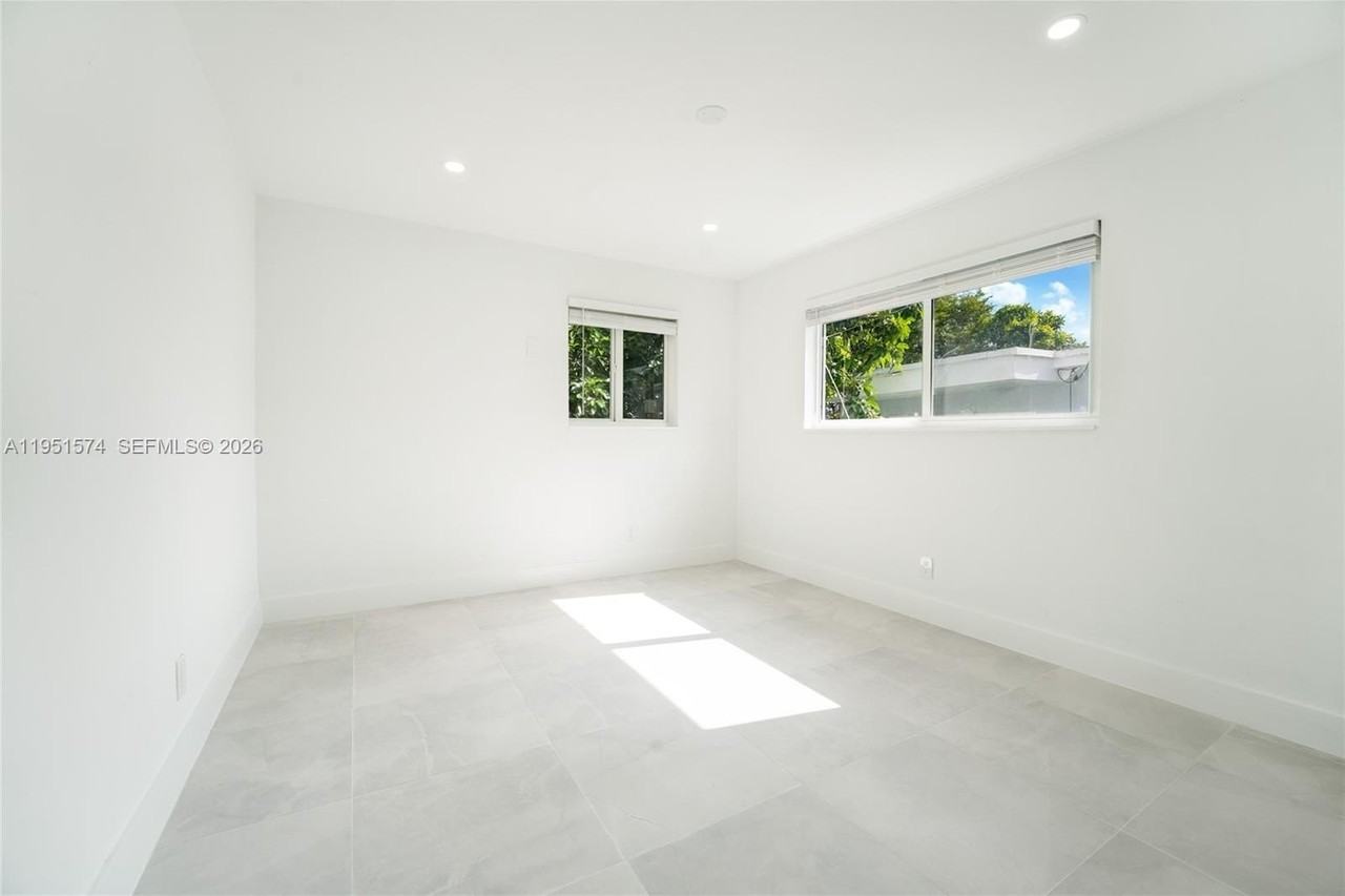 857 W 34th St - Photo 2 of 12