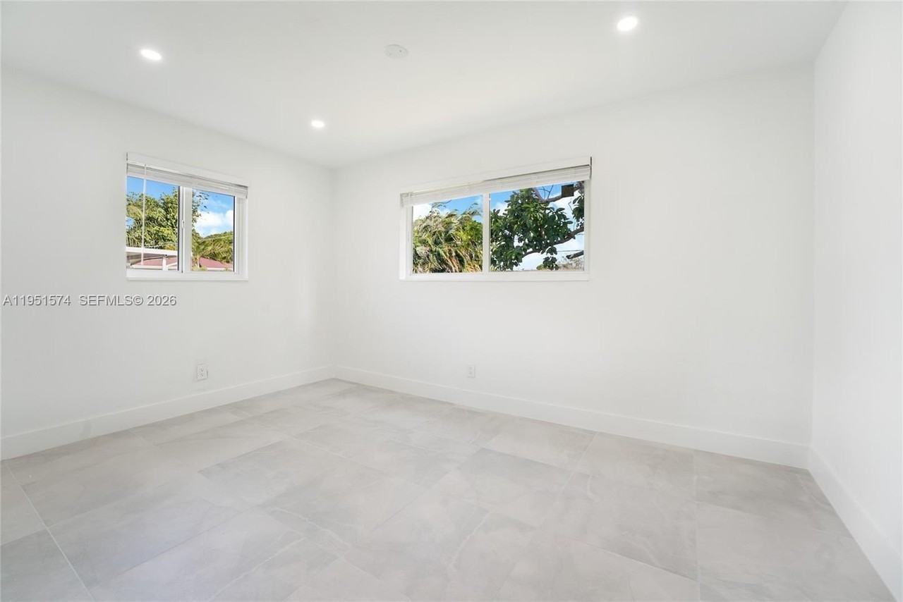 857 W 34th St - Photo 3 of 12