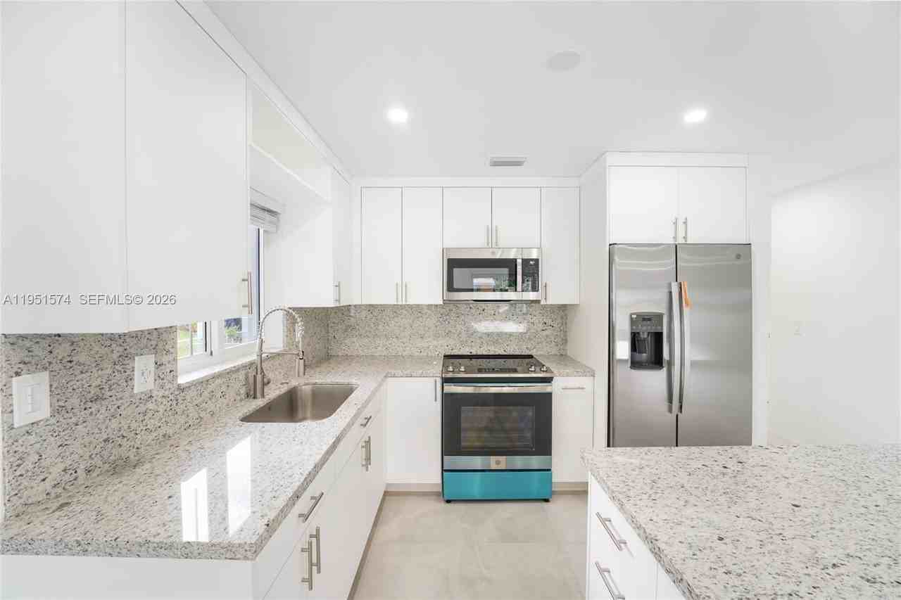 857 W 34th St - Photo 5 of 12