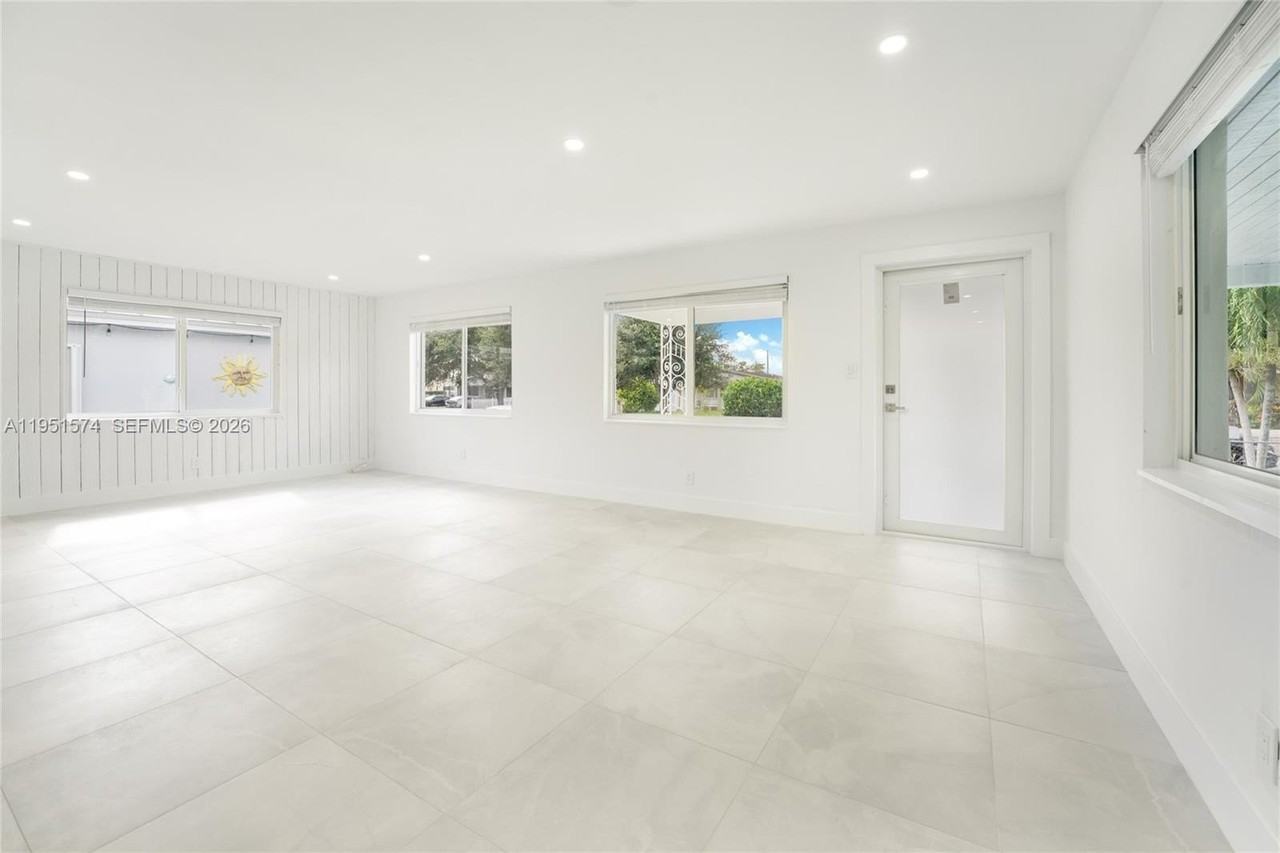 857 W 34th St - Photo 6 of 12