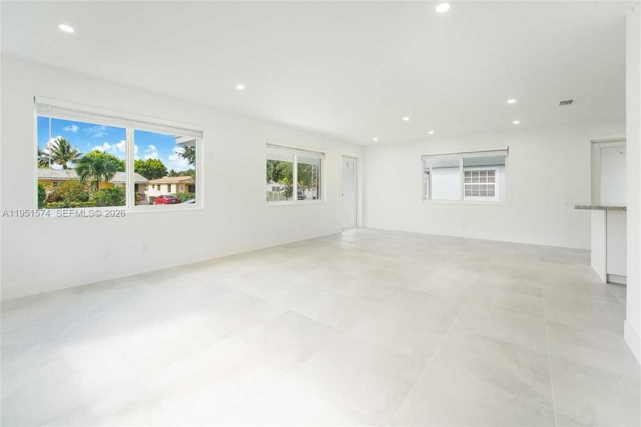 857 W 34th St - Photo 7 of 12