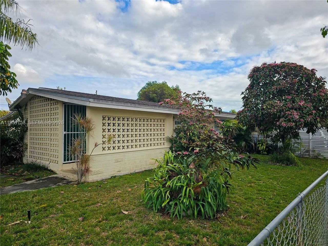 201 Sw 30th Ct #201 - Photo 3 of 3