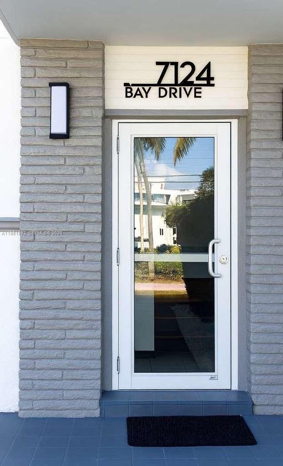 7124 Bay Dr #4 - Photo 5 of 34