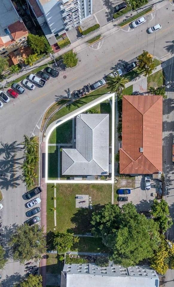 7124 Bay Dr #4 - Photo 6 of 34